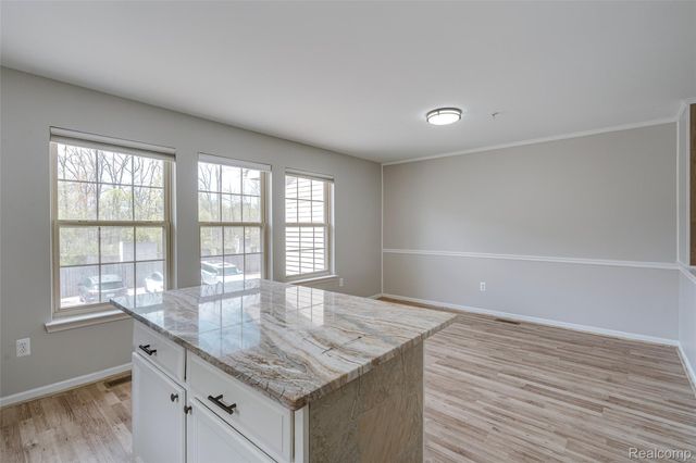 454 Old Pine Way, Walled Lake, MI 48390