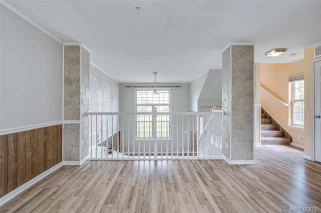 454 Old Pine Way, Walled Lake, MI 48390