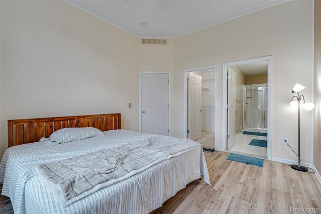 454 Old Pine Way, Walled Lake, MI 48390