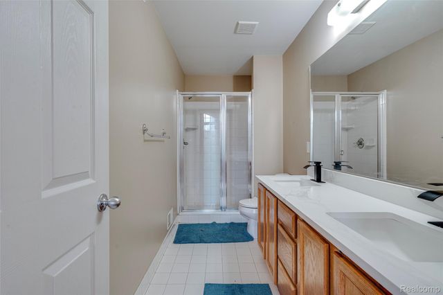 454 Old Pine Way, Walled Lake, MI 48390