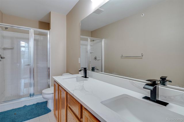 454 Old Pine Way, Walled Lake, MI 48390