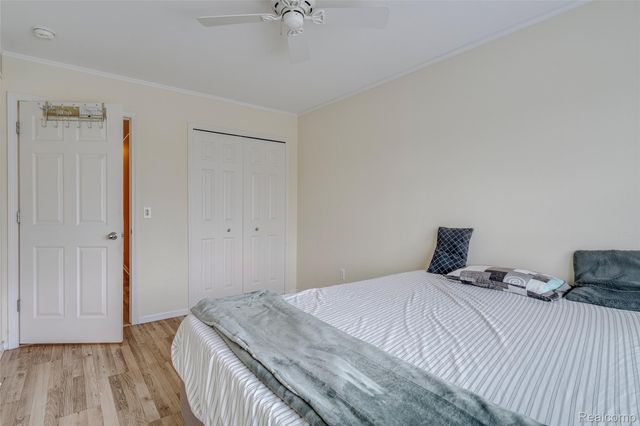 454 Old Pine Way, Walled Lake, MI 48390