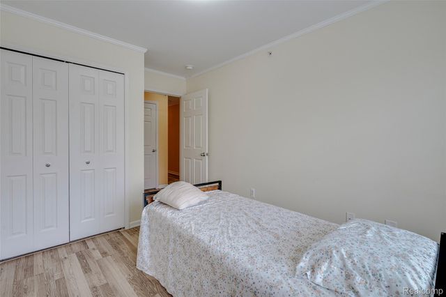 454 Old Pine Way, Walled Lake, MI 48390