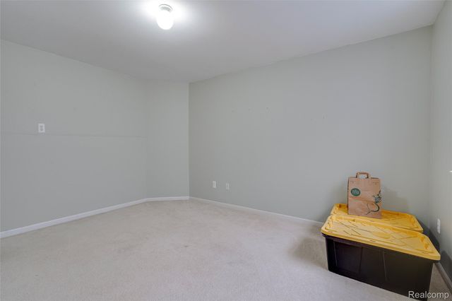 454 Old Pine Way, Walled Lake, MI 48390