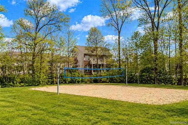 454 Old Pine Way, Walled Lake, MI 48390