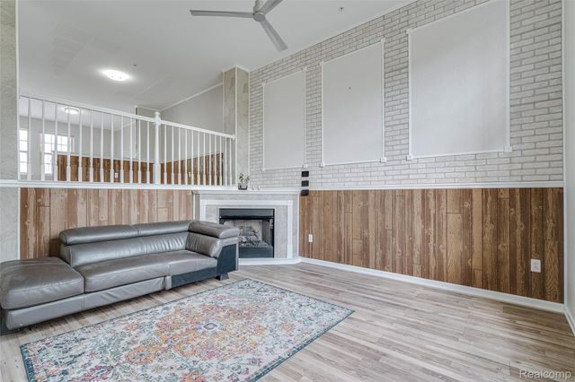 454 Old Pine Way, Walled Lake, MI 48390