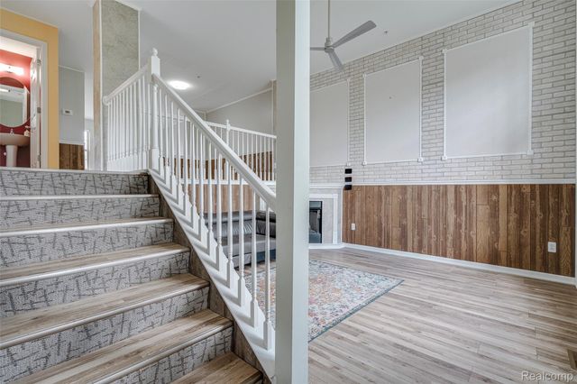 454 Old Pine Way, Walled Lake, MI 48390