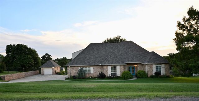 2077 Clearwater Drive, Choctaw, OK 73020