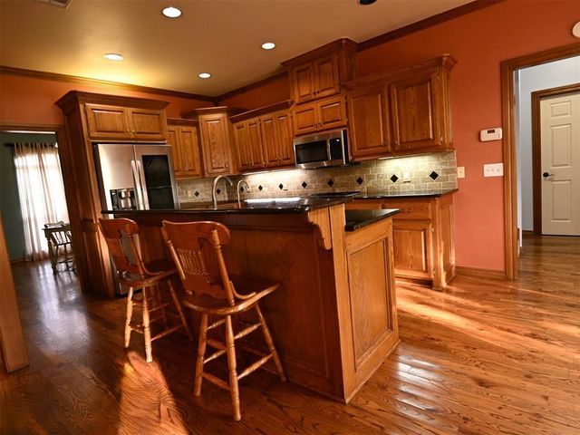 2077 Clearwater Drive, Choctaw, OK 73020