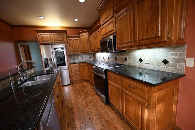 2077 Clearwater Drive, Choctaw, OK 73020