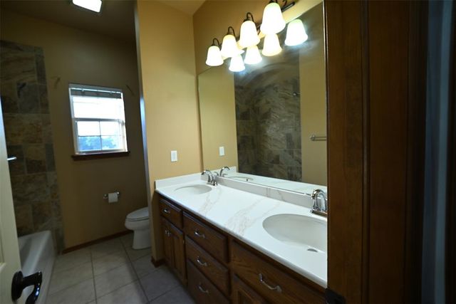 2077 Clearwater Drive, Choctaw, OK 73020