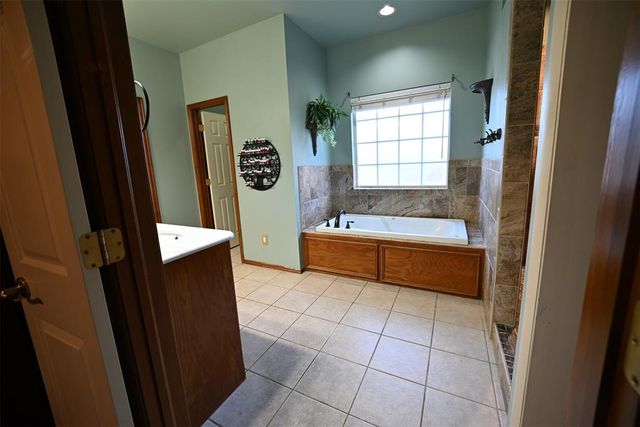 2077 Clearwater Drive, Choctaw, OK 73020