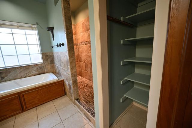 2077 Clearwater Drive, Choctaw, OK 73020