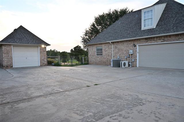 2077 Clearwater Drive, Choctaw, OK 73020