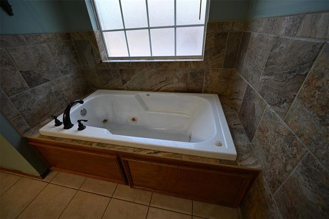 2077 Clearwater Drive, Choctaw, OK 73020