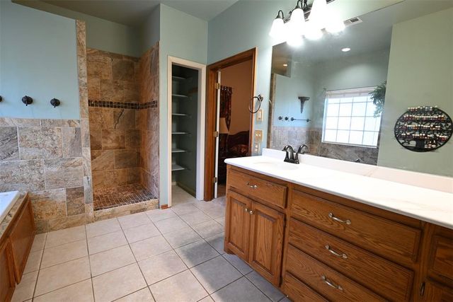2077 Clearwater Drive, Choctaw, OK 73020