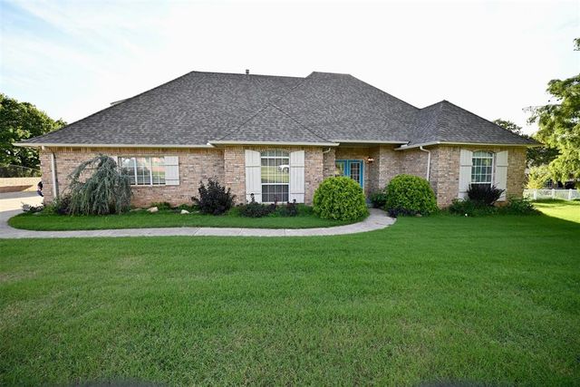 2077 Clearwater Drive, Choctaw, OK 73020