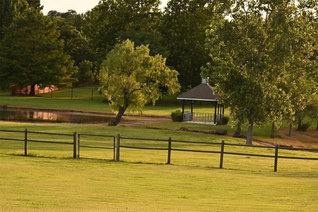 2077 Clearwater Drive, Choctaw, OK 73020