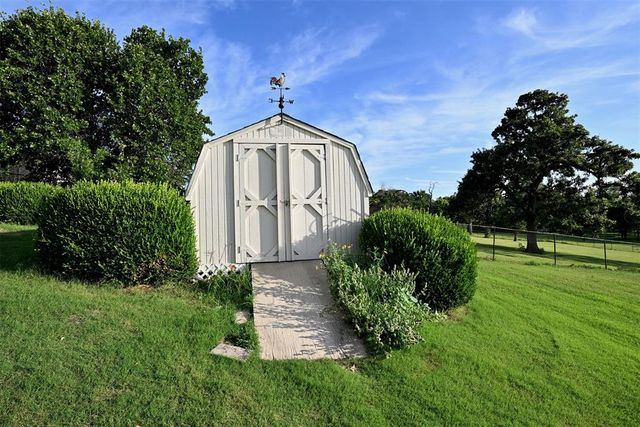 2077 Clearwater Drive, Choctaw, OK 73020