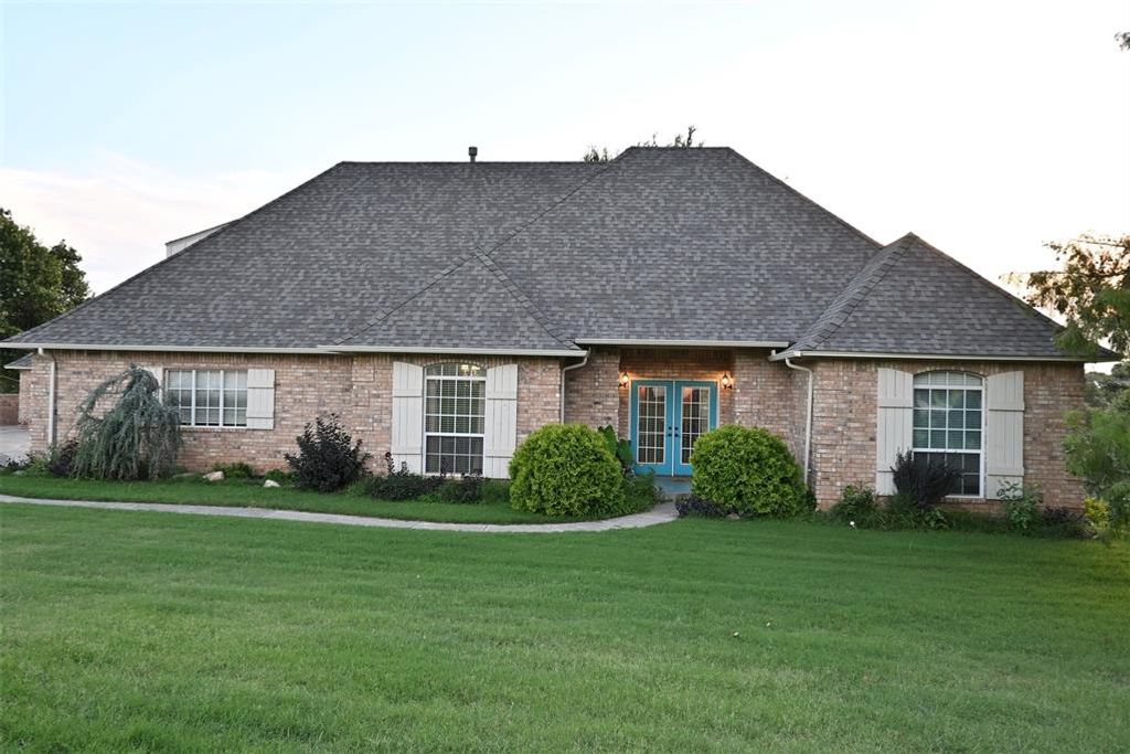2077 Clearwater Drive, Choctaw, OK 73020