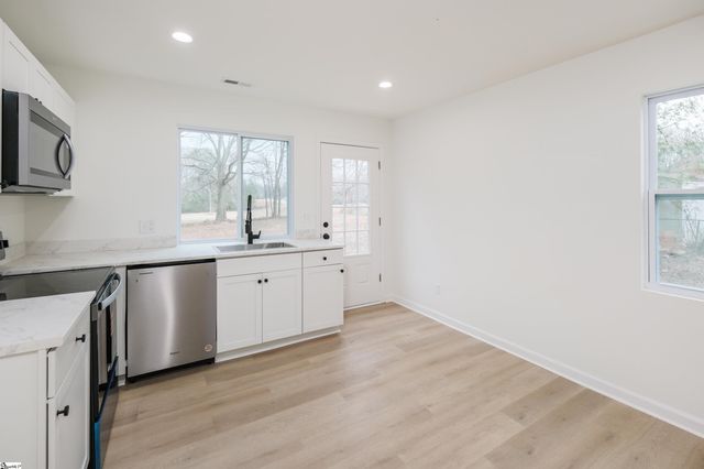 325 Hillcrest Circle, Anderson, SC 29624