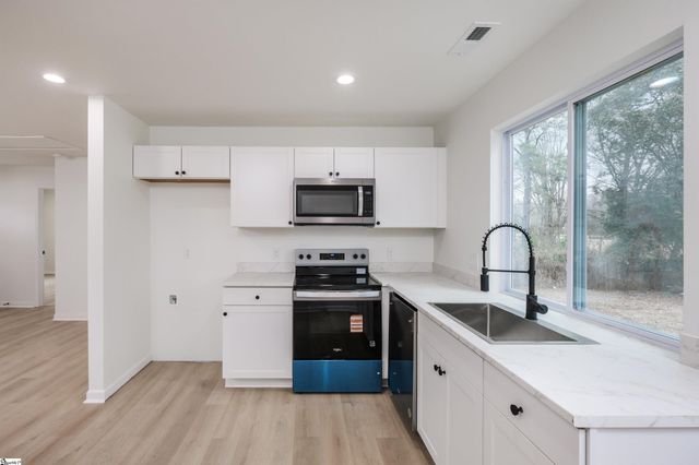 325 Hillcrest Circle, Anderson, SC 29624