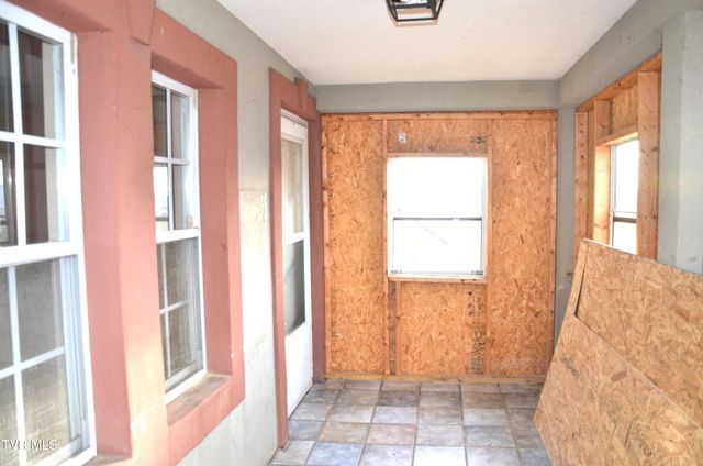 214 East Ravine Road, Kingsport, TN 37660