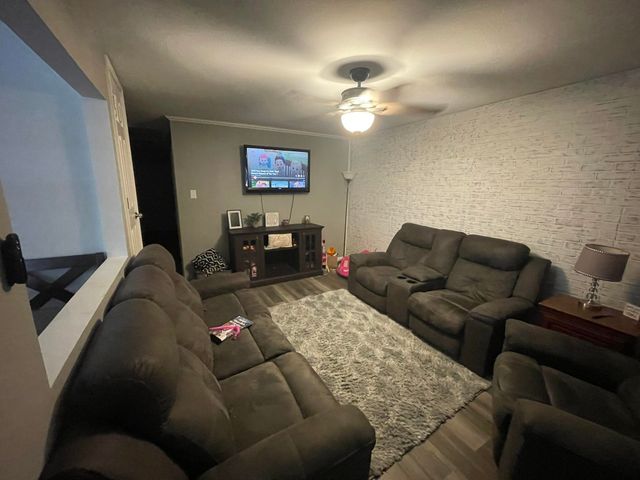 1748 Acadian Dr, Houma, LA 70363