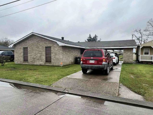 1748 Acadian Dr, Houma, LA 70363