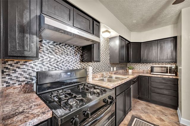 217 Tyler Avenue, Cuyahoga Falls, OH 44221