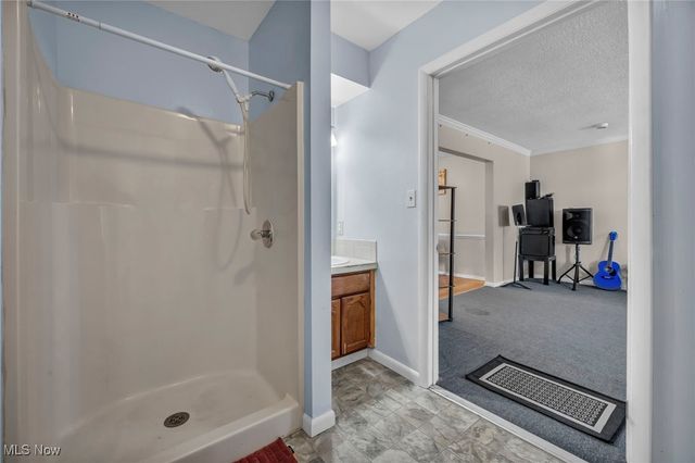 217 Tyler Avenue, Cuyahoga Falls, OH 44221