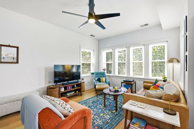 4051 N SOUTHPORT Avenue 2, Chicago, IL 60613