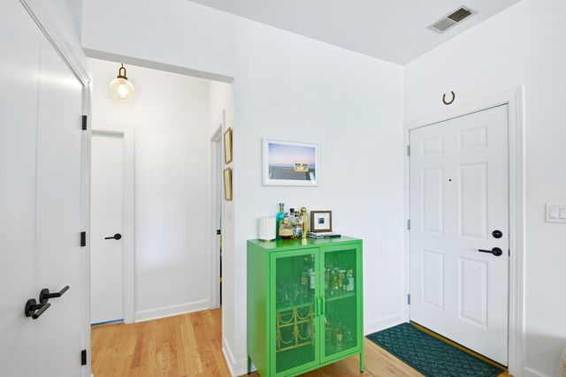 4051 N SOUTHPORT Avenue 2, Chicago, IL 60613