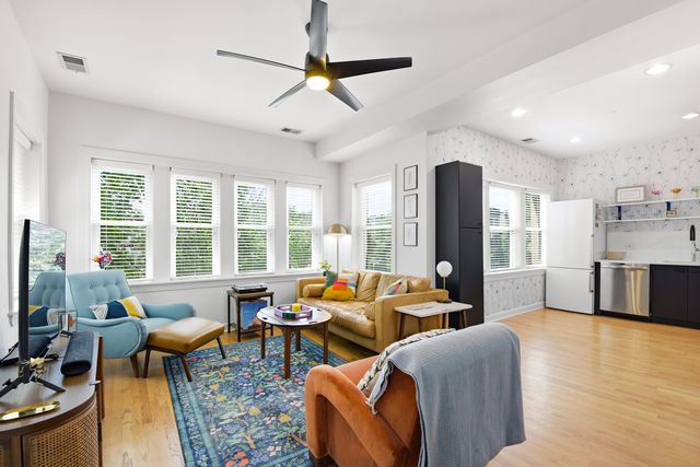 4051 N SOUTHPORT Avenue 2, Chicago, IL 60613