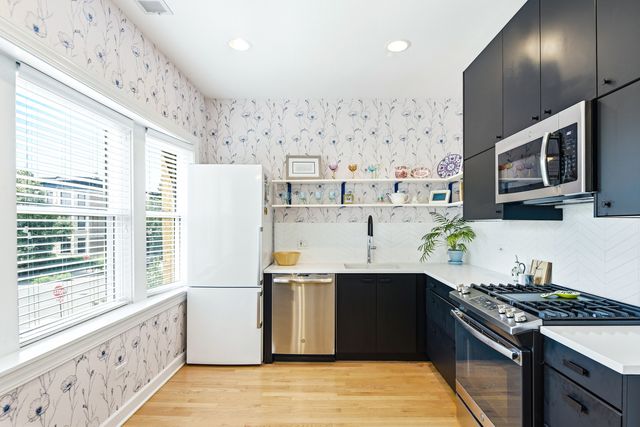 4051 N SOUTHPORT Avenue 2, Chicago, IL 60613