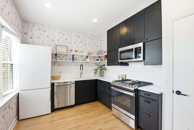 4051 N SOUTHPORT Avenue 2, Chicago, IL 60613