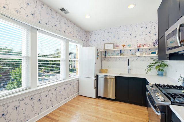 4051 N SOUTHPORT Avenue 2, Chicago, IL 60613