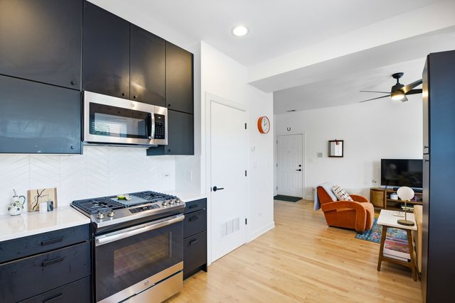 4051 N SOUTHPORT Avenue 2, Chicago, IL 60613