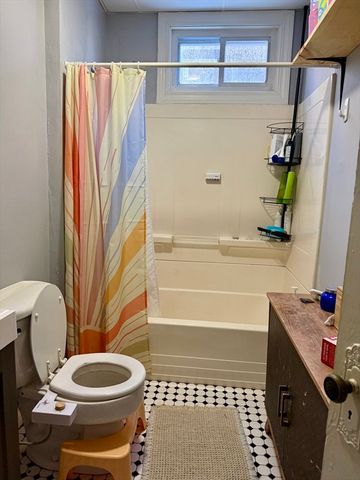 756 Saratoga St 1, Boston, MA 02128