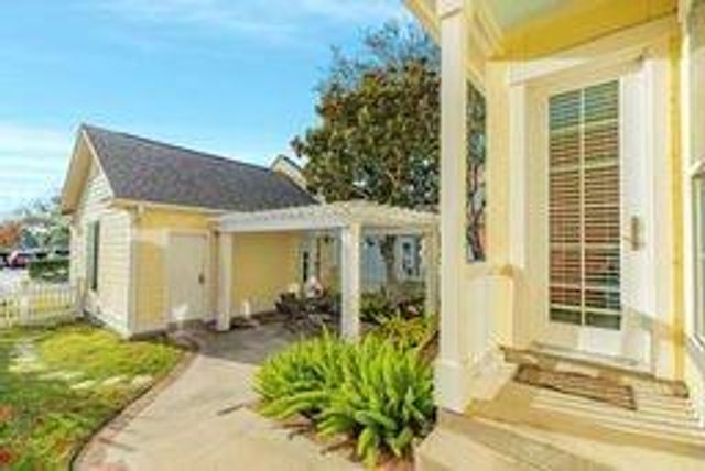 110 Island Passage, Galveston, TX 77554