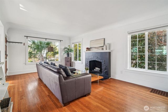 851 NW 56th Street, Seattle, WA 98107