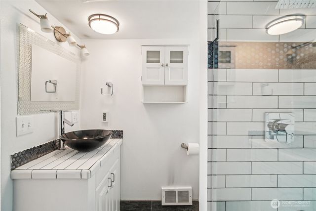 851 NW 56th Street, Seattle, WA 98107