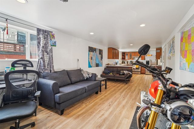 851 NW 56th Street, Seattle, WA 98107