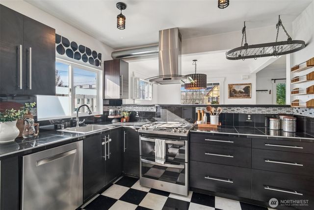 851 NW 56th Street, Seattle, WA 98107