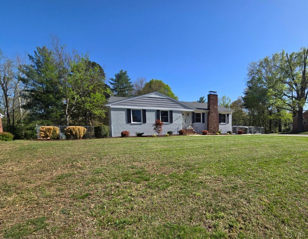 1305 Lee Drive, Farmville, VA 23901