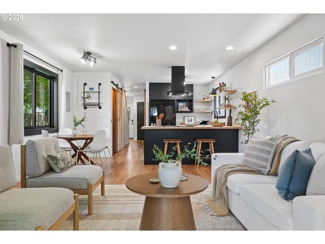 4945 Se OGDEN St, Portland, OR 97206