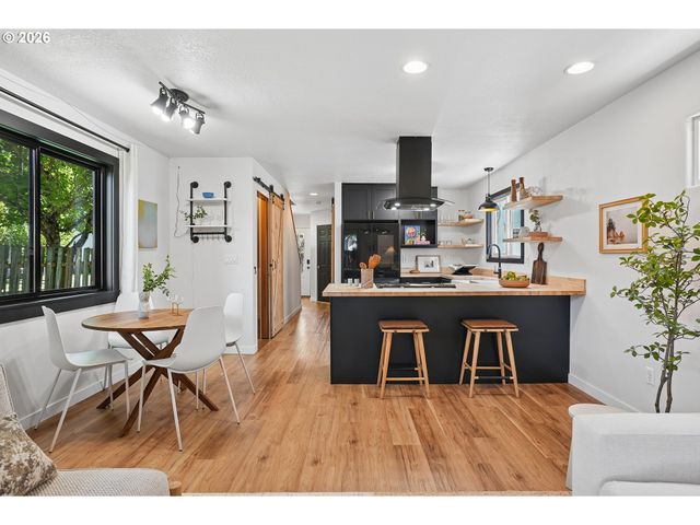 4945 Se OGDEN St, Portland, OR 97206