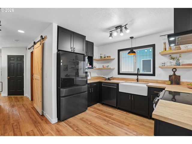 4945 Se OGDEN St, Portland, OR 97206