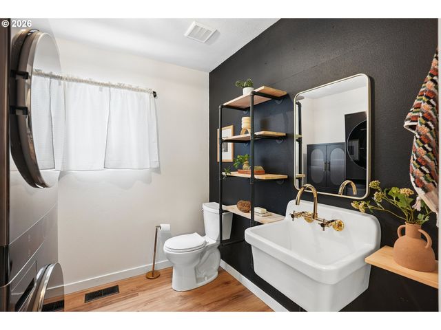 4945 Se OGDEN St, Portland, OR 97206