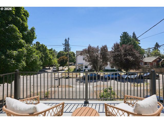 4945 Se OGDEN St, Portland, OR 97206